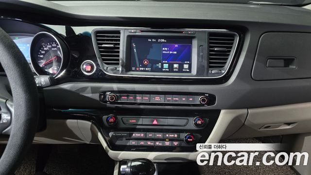 Kia Canival 2015 — photo 14