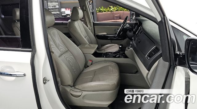 Kia Canival 2018 — photo 11