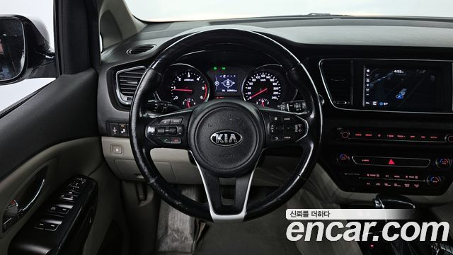 Kia Canival 2018 — photo 13