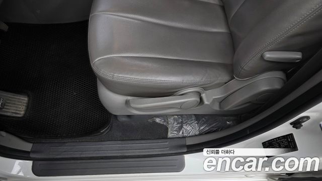 Kia Canival 2014 — photo 31