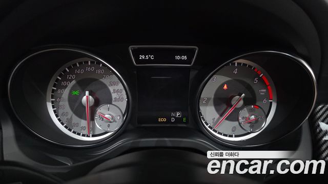 Mercedes-Benz GLA-Class 2015 — photo 8