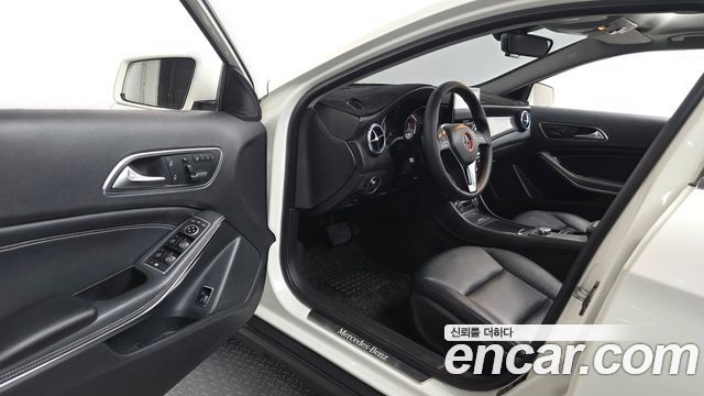 Mercedes-Benz GLA-Class 2015 — photo 10