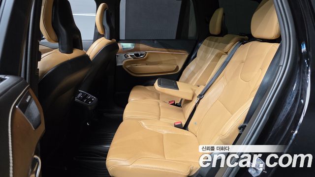 Volvo XC90 2020 — photo 18