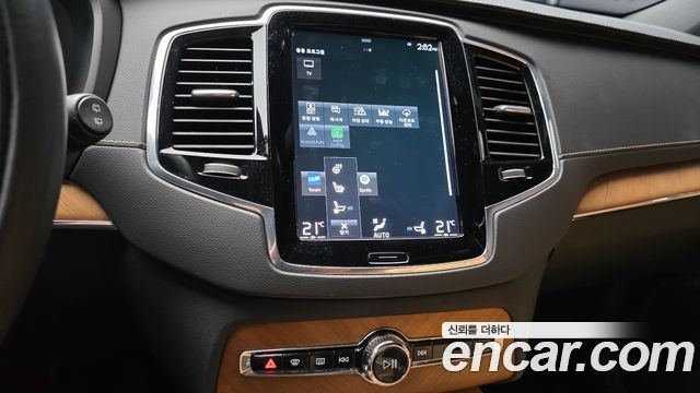 Volvo XC90 2020 — photo 20