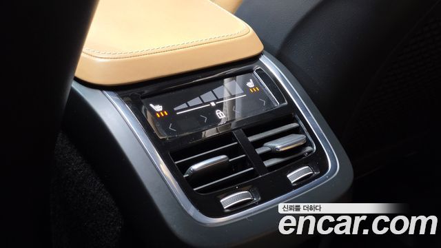 Volvo XC90 2020 — photo 26