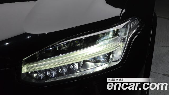 Volvo XC90 2020 — photo 8