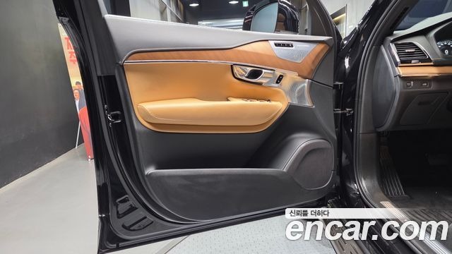 Volvo XC90 2020 — photo 14