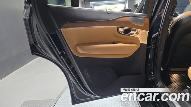 Volvo XC90 2020 — photo 15