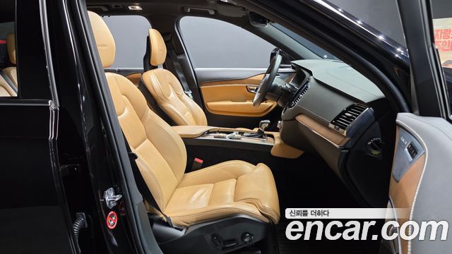 Volvo XC90 2020 — photo 16