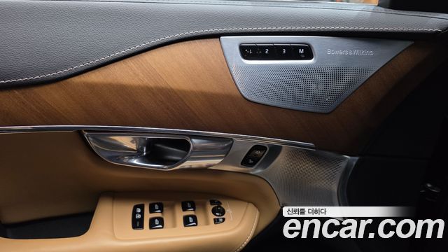 Volvo XC90 2020 — photo 27