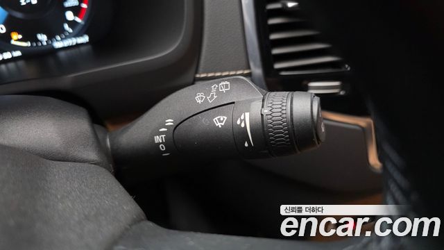 Volvo XC90 2020 — photo 28