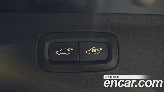Volvo XC90 2020 — photo 31