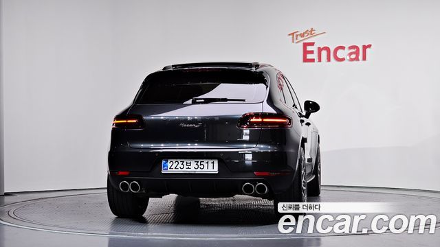 Porsche Macan 2017 — photo 4