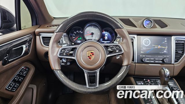 Porsche Macan 2017 — photo 13