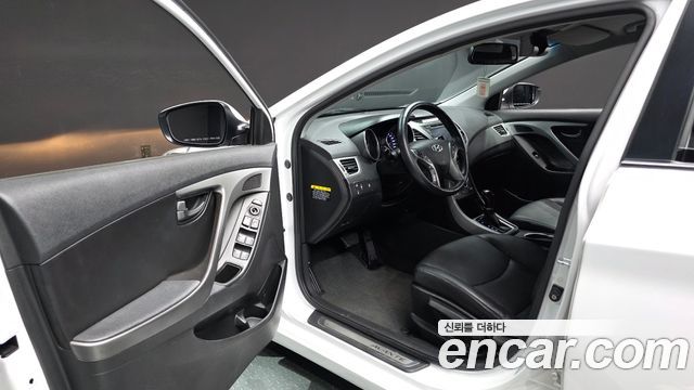 Hyundai AVANTE 2014 — photo 10