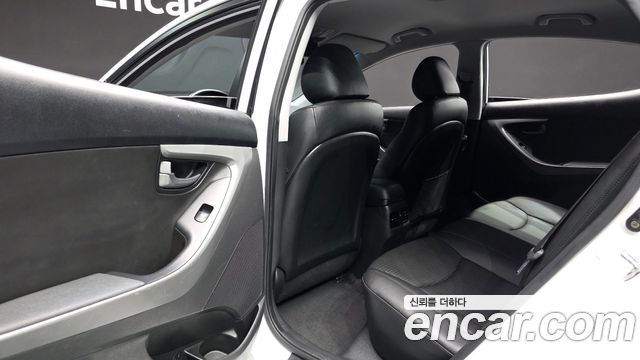 Hyundai AVANTE 2014 — photo 11