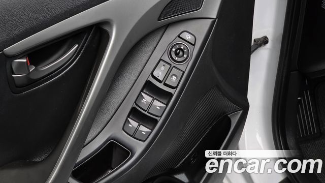 Hyundai AVANTE 2014 — photo 16