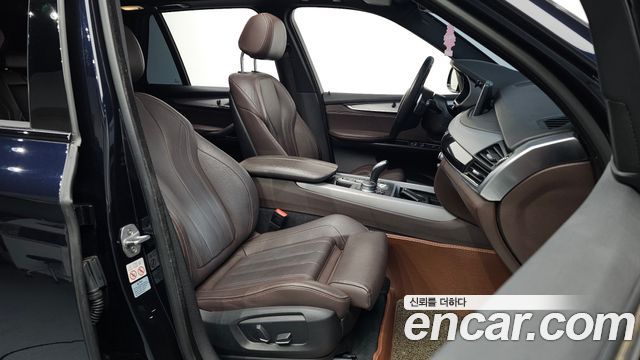 BMW X5 2018 — photo 11
