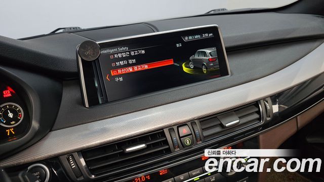 BMW X5 2018 — photo 17