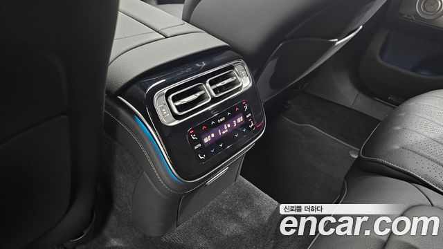 Mercedes-Benz S-Class 2024 — photo 32