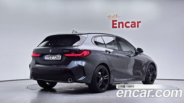 BMW 1-Series 2021 — photo 2