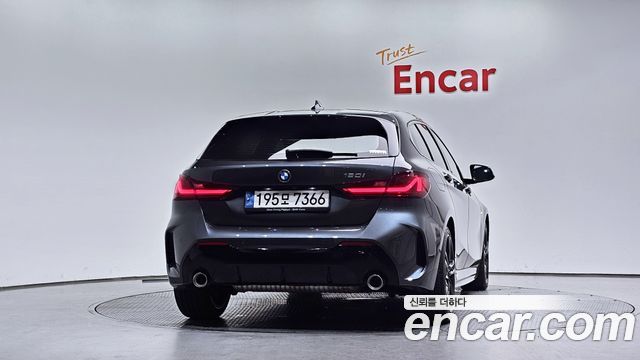 BMW 1-Series 2021 — photo 4