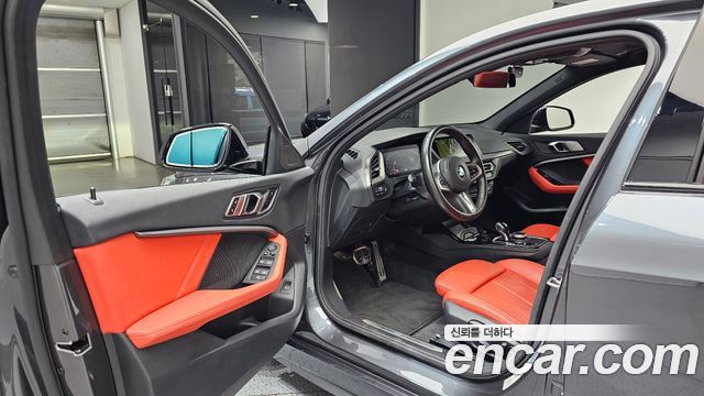 BMW 1-Series 2021 — photo 10