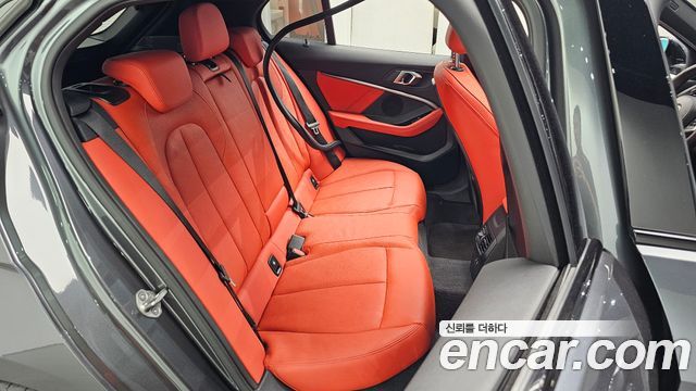 BMW 1-Series 2021 — photo 11