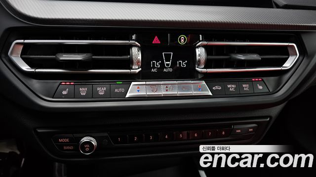 BMW 1-Series 2021 — photo 18