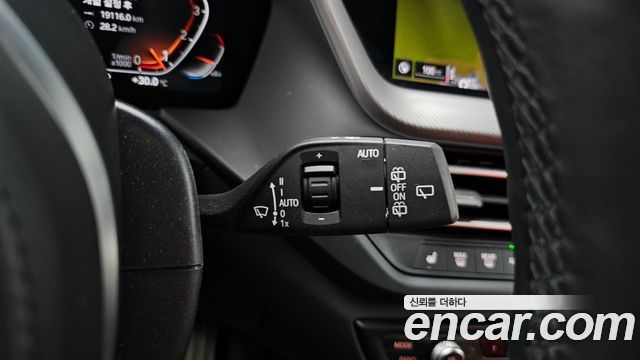 BMW 1-Series 2021 — photo 19