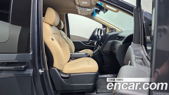 Hyundai Staria 2022 — photo 16