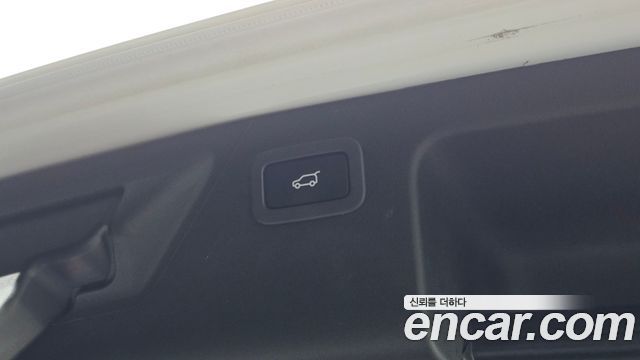Land Rover Discovery Sport 2018 — photo 17