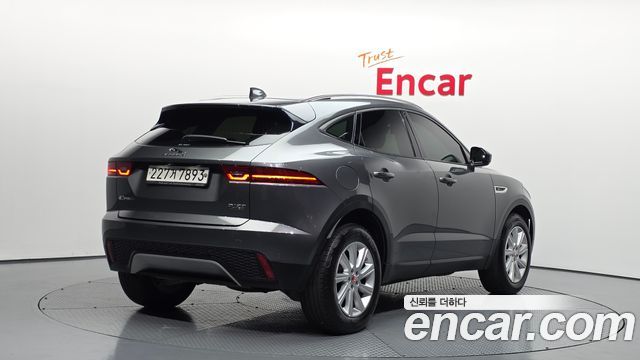 Jaguar E-PACE 2019 — photo 2