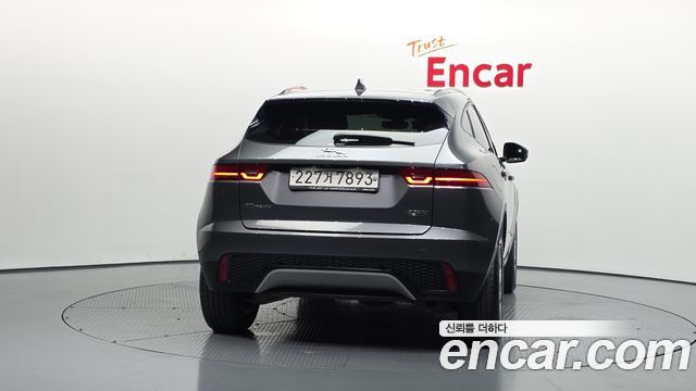 Jaguar E-PACE 2019 — photo 4