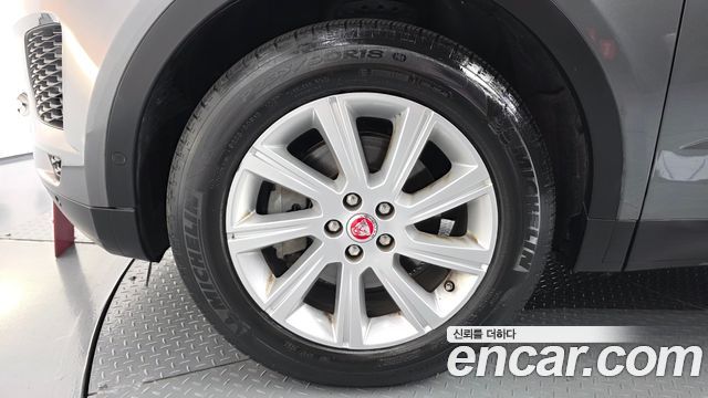 Jaguar E-PACE 2019 — photo 5