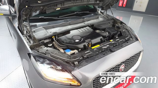 Jaguar E-PACE 2019 — photo 6