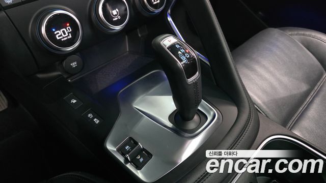 Jaguar E-PACE 2019 — photo 12