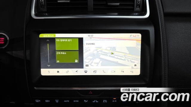 Jaguar E-PACE 2019 — photo 20