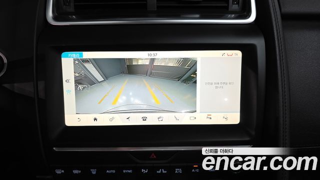 Jaguar E-PACE 2019 — photo 21
