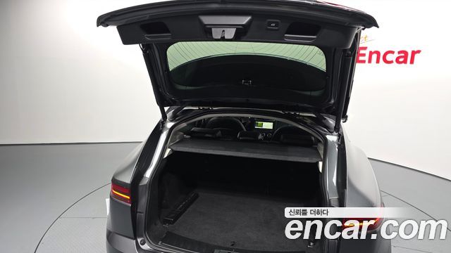 Jaguar E-PACE 2019 — photo 26