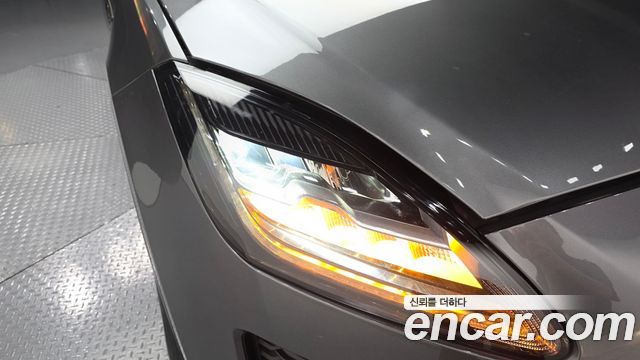 Jaguar E-PACE 2019 — photo 8