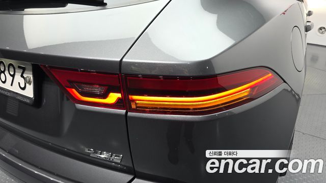 Jaguar E-PACE 2019 — photo 9