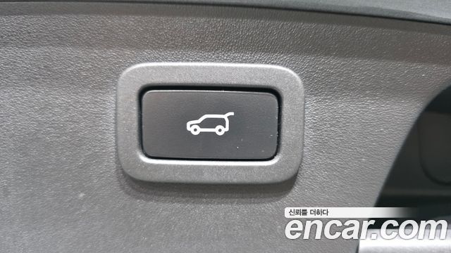 Jaguar E-PACE 2019 — photo 27