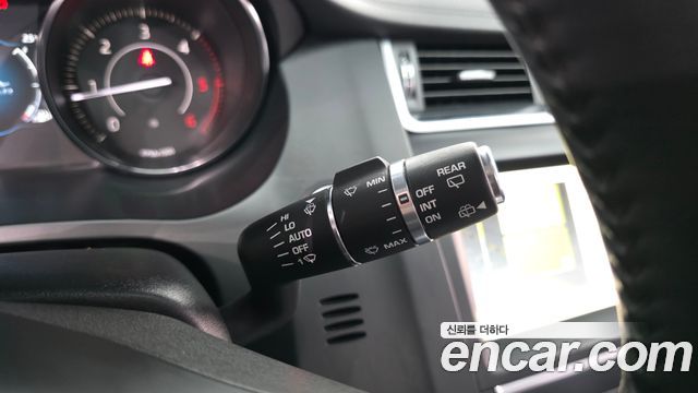 Jaguar E-PACE 2019 — photo 28