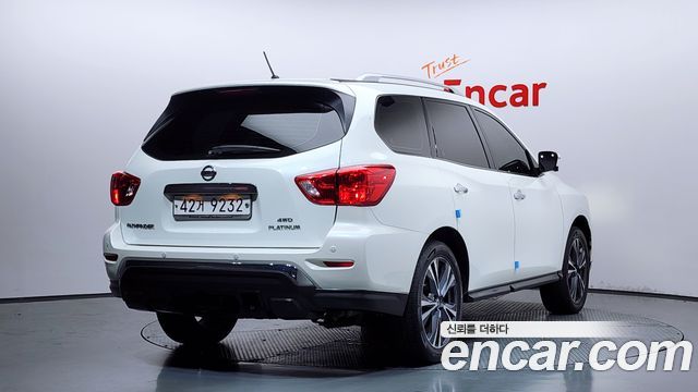 Nissan Pathfinder 2017 — photo 2