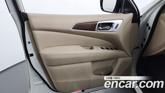Nissan Pathfinder 2017 — photo 14