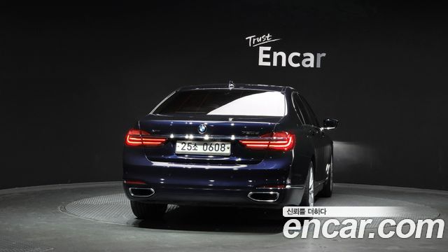 BMW 7-Series 2016 — photo 4