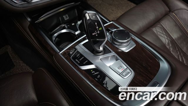 BMW 7-Series 2016 — photo 9