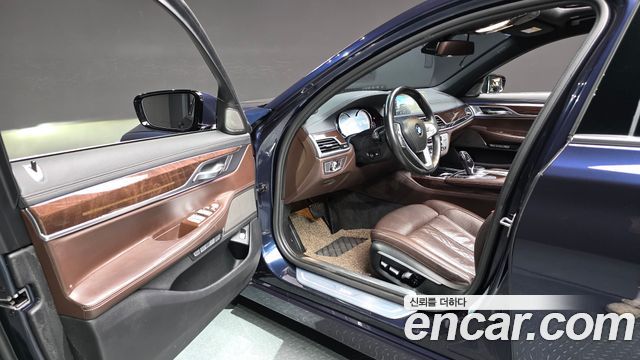 BMW 7-Series 2016 — photo 10