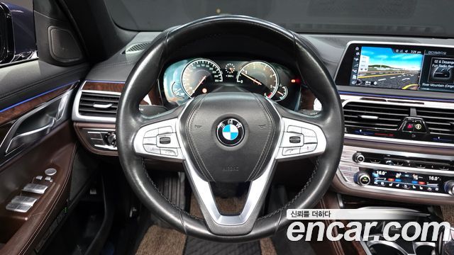 BMW 7-Series 2016 — photo 12